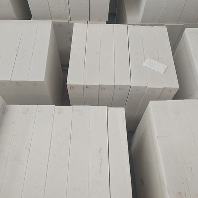 Weißer Feuerfestziegel aus Zirkonia-Korundblock der AZS-Serie für Temperaturumgebungen