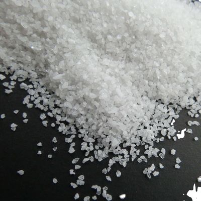 Feuerfestes Material Weißgeflechtes Aluminiumoxid mit höherer Härte und kundenspezifischen OEM-Optionen
