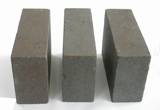 Magnesia-Kohlenstoffziegel mit hohem CaO-Gehalt