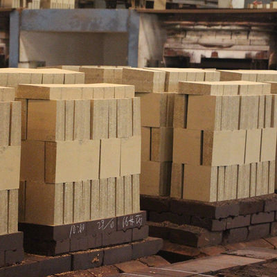 Magnesia Alumina Spinel Feuerfestziegel für Zement Drehöfen 13-16% Scheinporosität wettbewerbsfähig